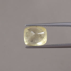 ไพลินสีเหลืองธรรมชาติแท้ รับรองโดย IGI เกรด AAA ขนาด 10x9 มม. รูปทรงคุชชั่น น้ำหนัก 6.21 กะรัต พลอยหลวม เปลี่ยนสีได้ ผ่านการเคลือบแว็กซ์/น้ำมัน - Product Image 3
