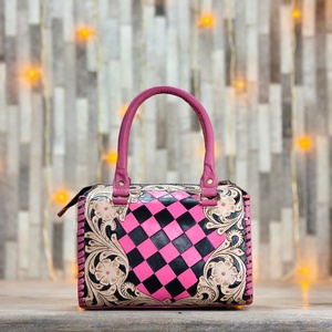 Bolso de Mano de Cuero de Lujo, Diseño Speedy, Color Rosa y Negro a Cuadros, Bordado Floral, Cierre de Cremallera, Diseño Duradero, Patrón de Tablero de Ajedrez Floral - Product Image 2