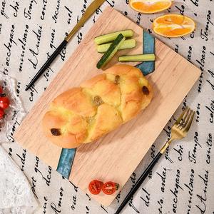 Tabla de Cortar de Madera Hecha a Mano con Acabado Premium, Ideal para una Preparación de Alimentos Segura y un Aspecto Elegante en la Cocina - Product Image 5