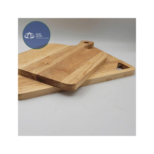 Planche à découper en bois BLUE LOTOS, forme rectangulaire avec poignée, passe au lave-vaisselle, durable, emballage individuel - Product Image 3