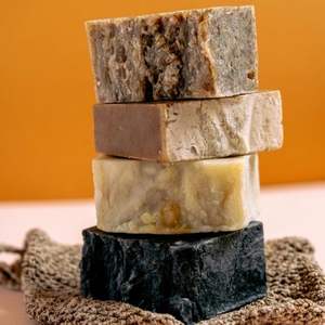 Savon naturel fait main en forme de bloc, emballage écologique – Savon en barre emballé - Product Image 2