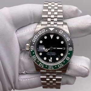 Montre automatique GMT de luxe en acier inoxydable de haute qualité avec cadran noir, lunette verte 24 heures, bracelet Jubilee et mouvement ETA - Product Image 1