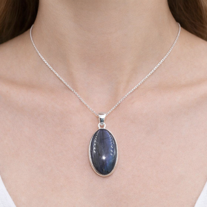 Colgante de Labradorita Púrpura Natural, Plata de Ley 925, Cabujón Ovalado, Joyería Boho Hecha a Mano, Regalo para Mujer - Product Image 2