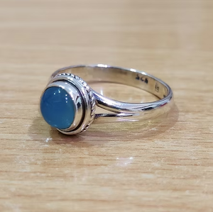 Elegante Anillo de Calcedonia Aqua, Plata de Ley 925, Cabujón Redondo, Joyería Fina para Uso Diario, Ideal para Regalos - Product Image 2