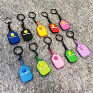 Llavero de Pickleball de Goma Suave y Duradera con Logotipo Personalizado, Tamaño Personalizado, Regalo Promocional OEM, Empaque Personalizado, Venta al Por Mayor - Product Image 2