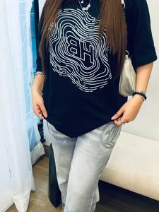 Camiseta de Mujer con Logotipo Personalizado, Corte Holgado, Cuello Redondo, Manga Corta, Tejido de Punto, Estilo Casual Urbano - Product Image 1