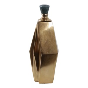 Vase de table moderne Desert Gold, design géométrique fait main, finition dorée, pièce d'art décorative - Product Image 6