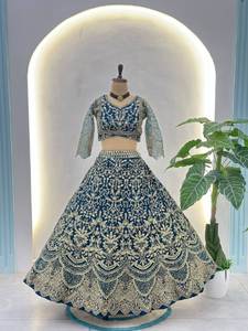 Élégance royale à chaque tour de manège, broderie complexe, couleurs riches, artisanat intemporel, Lehenga Choli traditionnel pour femmes pour les fêtes - Product Image 5