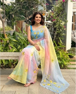Sari Floral Multicolor KV con Blusa Sin Coser - Product Image 1