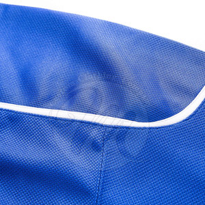 Camiseta de hockey sobre hielo con tela resistente al sudor y diseño ligero, ideal para entrenamiento de atletas y uso en deportes de equipo. - Product Image 5