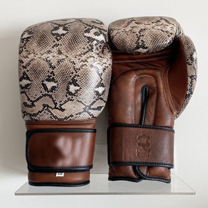 Guantes de Boxeo de Piel con Estampado de Piel de Serpiente, Transpirables, Ajustables, con Cierre de Gancho y Bucle, Edición Limitada, para Entrenamiento Profesional de Adultos - Product Image 1