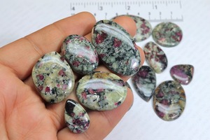 Fantástica piedra preciosa de eudialita suelta y pulida, cabujón de eudialita de tamaño personalizado, ideal para la elaboración de joyas. - Product Image 3