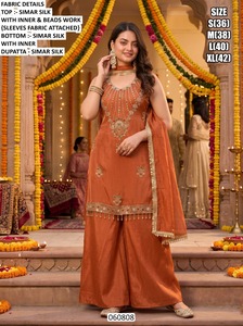 Conjunto de palazzo largo de seda Simar morada con bordado y pedrería, estilo tradicional para boda, corte holgado para mujer - Product Image 3