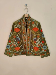 Veste en velours brodée de fleurs bohèmes vertes, col mandarin, manches trois quarts, veste décontractée courte, vêtements d'automne pour adultes - Product Image 1
