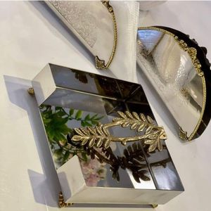 Boîte à mouchoirs en métal poli en acier inoxydable avec feuille de laiton doré Boîte à mouchoirs en métal pour décoration de table pour hôtels et restaurants - Product Image 1