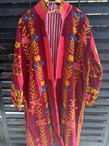 Abrigo Largo Gótico de Terciopelo Reversible Ecológico para Mujer, Tallas Grandes, Hecho a Mano con Patrón Floral Bordado, Capucha y Hombros Caídos - Product Image 6