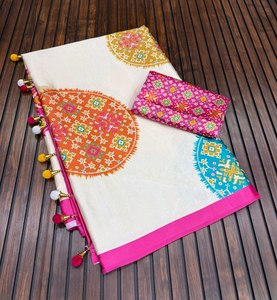 Sari de Seda Satinada Premium con Estampado Digital y Borlas Preconfeccionadas, Elegante Prenda Étnica Tradicional para Mujer - Product Image 4
