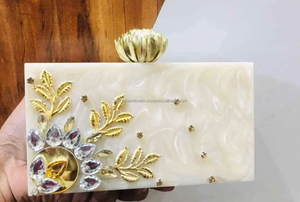 Pochette élégante pour femmes en résine époxy, pochette de soirée confortable en acrylique, design sculptural pour mariage - Product Image 6