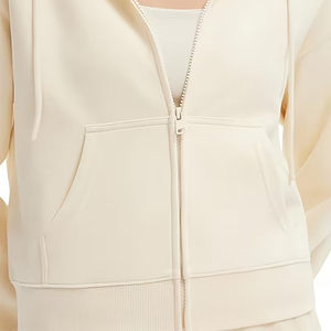 Conjunto Deportivo de Alta Calidad para Mujer, Chaqueta con Cremallera y Pantalones Deportivos con Capucha, 100% Algodón Premium, Marca Privada OEM, Color Crema - Product Image 4