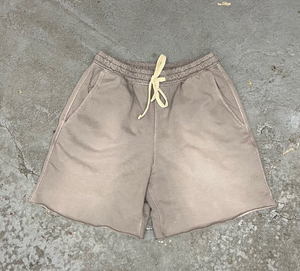 Shorts rouges personnalisés de qualité supérieure pour hommes, effet vintage, 100% coton molletonné 450 g/m², disponibles en plusieurs couleurs. - Product Image 5