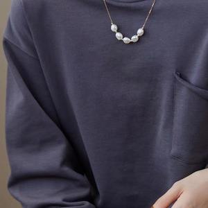 สร้อยคอเงินแท้ 925 สไตล์บาโรก ประดับมุกน้ำจืดคุณภาพสูง ดีไซน์หน้ายิ้ม แฟชั่นหรูหราเบาๆ - Product Image 3