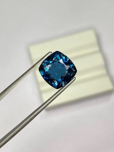 พลอยโทแพซลอนดอนบลูแท้ทรงคุชชั่นขนาด 8 มม. ขัดเงาอย่างดี สีน้ำเงินเข้ม ราคาขายส่ง - Product Image 3