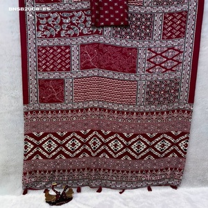 Sari en crêpe de satin de qualité supérieure avec imprimé Ajrakh, travail de miroir véritable et pampilles, ensemble avec blouse assortie - Fournisseur mondial - Product Image 1