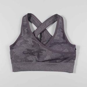 Soutien-gorge de sport camouflage pour femme à bretelles croisées, col rond, maintien moyen, respirant, pour le fitness, avec design en maille - Product Image 4