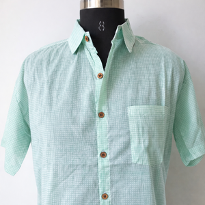 Camisa de algodón a rayas con estampado a mano |   Camisa Verde y Blanca con Botones |   Camisa Unisex Hecha a Mano por Artesanos |   Top de Moda Sostenible - Product Image 3
