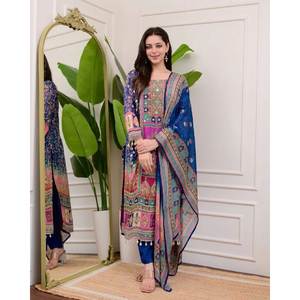 Hermoso Salwar Kameez de Algodón para Fiestas, Top y Pantalón con Dupatta - Product Image 4