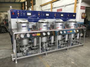 Grande machine automatique multi-pots pour la teinture de textiles et de fils, avec moteur à engrenages PLC et pompe doseuse - Product Image 2