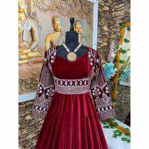 ชุดกำมะหยี่ออกแบบด้วยงานปักลาย Koti Maroon - Product Image 4