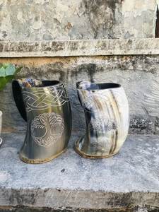 La Mejor Taza Vikinga Personalizada de Cuerno de Búfalo Natural de Alta Calidad, Hecha a Mano con Diseño Religioso Feng Shui - Product Image 2