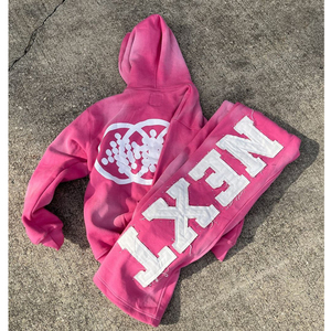 Ensemble survêtement homme personnalisé en coton 100% avec logo brodé effet vieilli, pantalon de jogging et sweat à capuche imprimé - Product Image 2