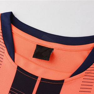 Uniforme de Fútbol Personalizado de Fábrica con el Último Diseño, Poliéster Transpirable de Alta Calidad - Product Image 3