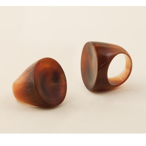 Anillo de Cuerno de Búfalo de Estilo Tribal Tradicional, Joyería Hecha a Mano con Cuerno de Buey Natural Pulido - Product Image 1