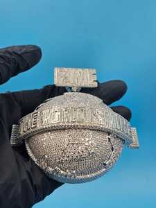 จี้เพชรโมอิสซาไนต์แบบกำหนดเอง VVS ประดับเพชรเต็มตัว จี้เงินแท้ 925 ผ่านการทดสอบเพชร จี้ตัวอักษรสองสี สไตล์ฮิปฮอป - Product Image 3