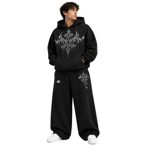 Survêtement tendance noir personnalisé avec strass, style gothique, pour homme, comprenant un sweat à capuche et un pantalon de survêtement oversize en molleton épais, vêtements de sport glamour - Product Image 1