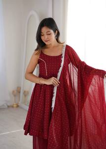 Ensemble Sharara en soie croquante marron pour femme avec dupatta, motif gaufré, séchage rapide, idéal pour les fêtes, mariages et Diwali - Product Image 5