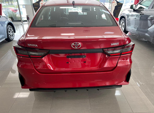 Toyota Yaris YX 2024 à faible consommation de carburant, boîte manuelle/automatique, intérieur cuir foncé, pneus R17, électrique/essence 4L - Product Image 3