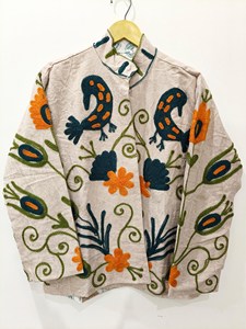 Chaqueta étnica blanca bordada Suzani con diseño floral y de pájaros, manga larga, cuello alto, ropa de abrigo de invierno para mujer - Product Image 2