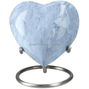 Urnas de corazón de metal de inspiración artística con construcción premium y acabado duradero, ideales para tributo en el hogar y memoria emocional - Product Image 4