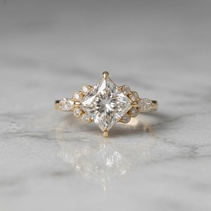 Anillo de halo con diamantes cultivados en laboratorio de corte princesa de 1 quilate, oro sólido de 14 quilates, joyería fina, regalo perfecto para boda, compromiso o fiesta para tu pareja. - Product Image 1