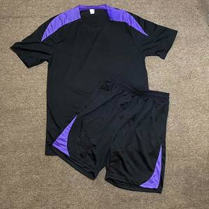 Camisetas de Fútbol Personalizadas con Diseño de Color Ecológico de Secado Rápido, Uniformes de Fútbol Suaves Unisex con Cuello en V de Poliéster Sublimado - Product Image 1