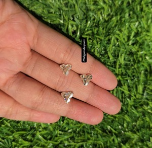Moissanite blanche taillée en forme de lys de 7,30 mm (3 pièces) – Forme de fleur fantaisie, faite à la main pour bijoux personnalisés - Product Image 1