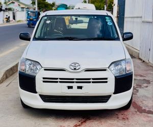 Toyota Probox 2016 très propre, fourgon essence/diesel, à vendre - Product Image 1