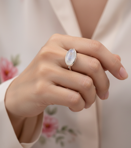 Anillo de Piedra Lunar Azul Natural con Cabujón Ovalado de Plata de Ley 925, Chapado en Oro Rosa y Oro Amarillo, Joyería para Ella y para Mujer - Product Image 6