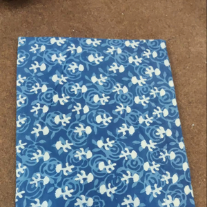 Tissu de robe en coton non cousu de style indien, tissu de robe à imprimé floral de style indien, tissu de costume Salwar Kameez imprimé - Product Image 1