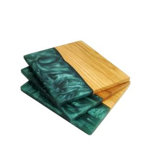 Ensemble de sous-verres en bois de chêne carré et résine époxy vert émeraude au design unique avec support, décoration artisanale pour la maison, tapis à boisson - Product Image 1