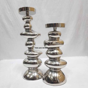 Par de portavelas de metal brillante, adecuados para decoración de bodas con temática ecológica y accesorios de iluminación - Product Image 1